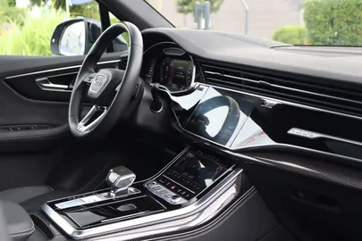 Car image 30
