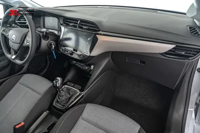 Car image 15