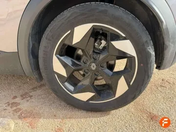 Car image 25