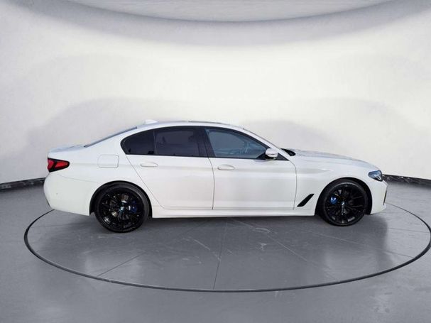 BMW 545 e xDrive 290 kW image number 3