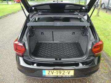 Car image 26