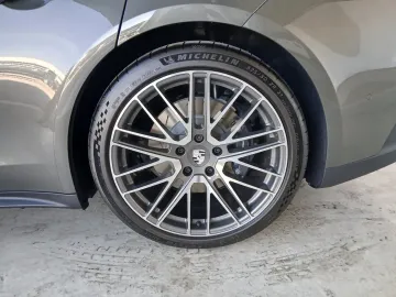 Car image 31
