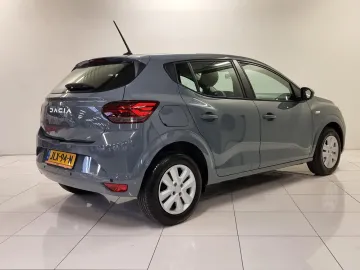 Car image 2