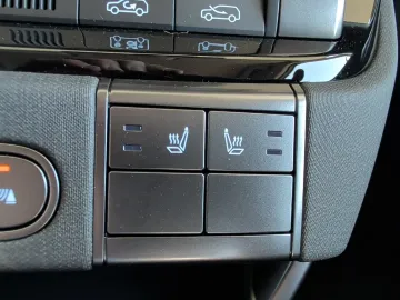 Car image 34
