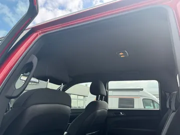 Car image 40