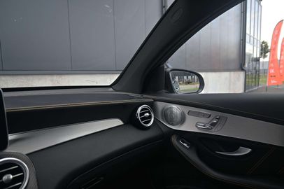 Car image 32