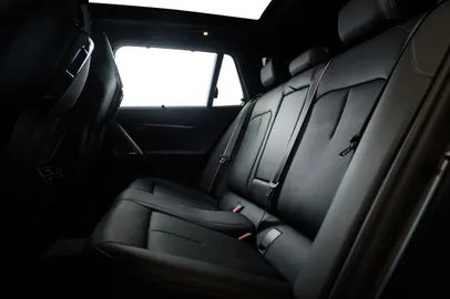 Car image 28