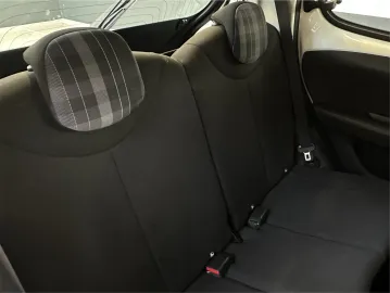 Car image 30