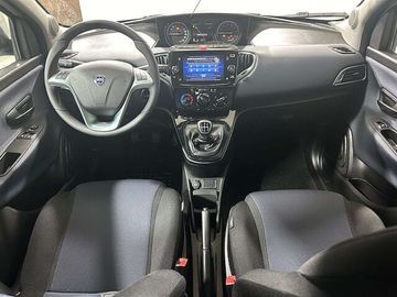 Car image 12