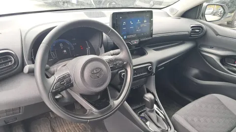 Car image 10
