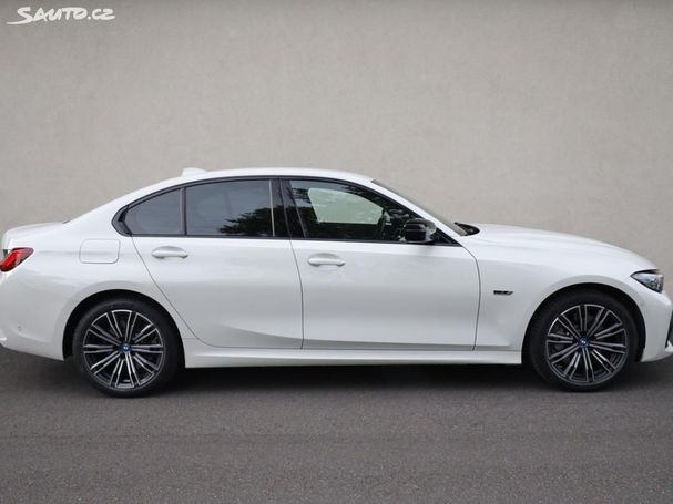 BMW 330 e xDrive 215 kW image number 2