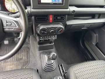 Car image 14
