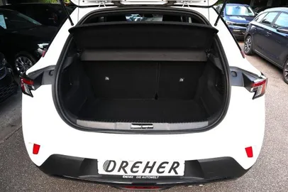 Car image 26