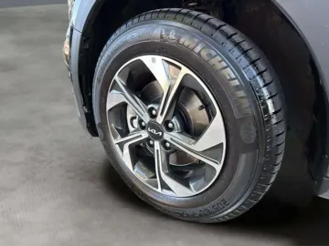 Car image 40