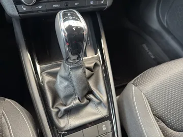 Car image 29