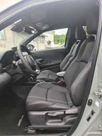 Car image 10