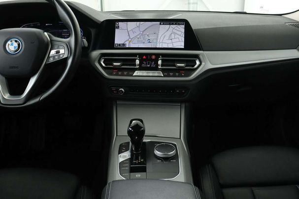 BMW 320 Touring e 150 kW image number 7