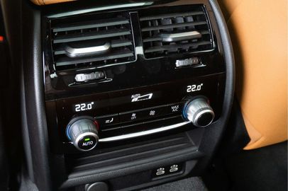 Car image 33