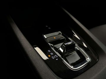 Car image 32