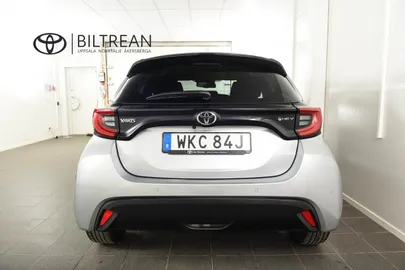 Car image 3