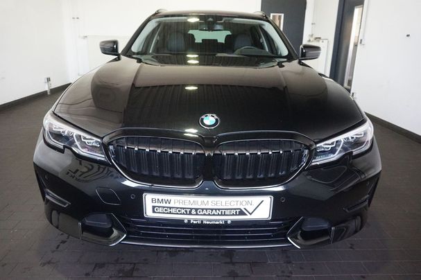 BMW 330 e Touring Sport Line 215 kW image number 2