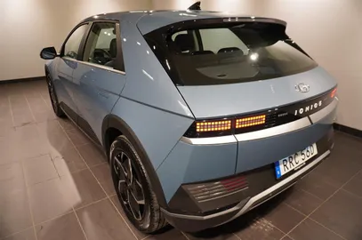 Car image 15