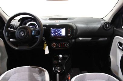 Car image 27