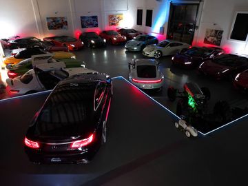 Car image 26