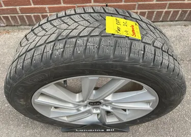 Car image 26