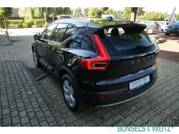 Volvo XC40 T4 Geartronic Momentum 140 kW image number 3