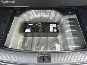 Car image 28