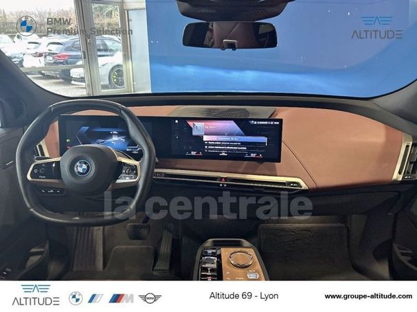 BMW iX xDrive40 240 kW image number 26