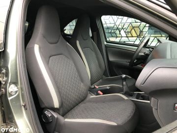 Car image 24