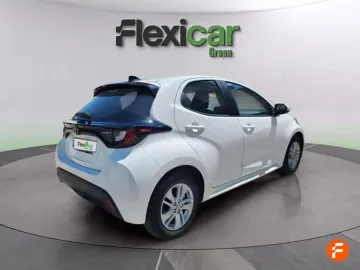 Car image 4