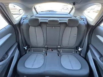 Car image 35