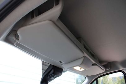 Car image 37