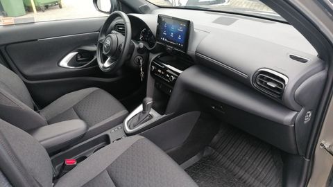 Car image 9