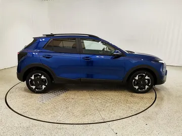 Car image 26