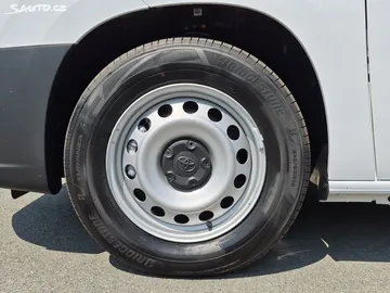 Car image 24