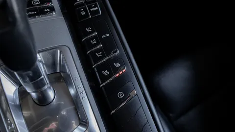 Car image 34