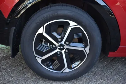 Car image 36