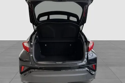 Car image 12