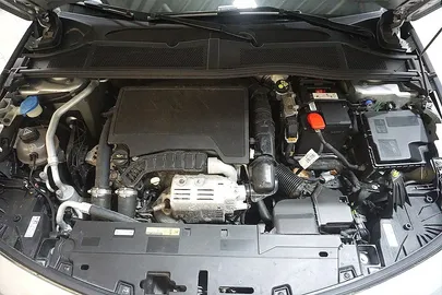 Car image 13