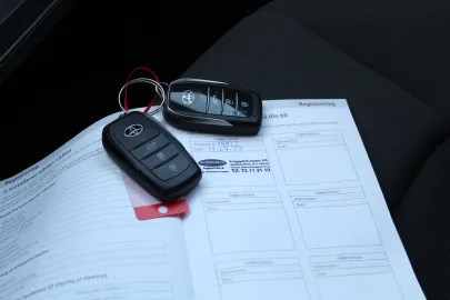 Car image 30