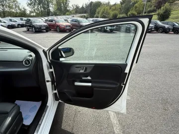 Car image 38