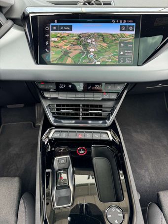 Audi e-tron quattro 350 kW image number 17