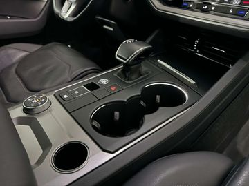 Car image 32