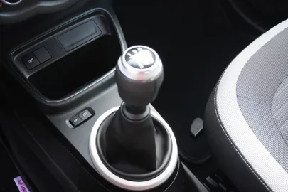 Car image 28