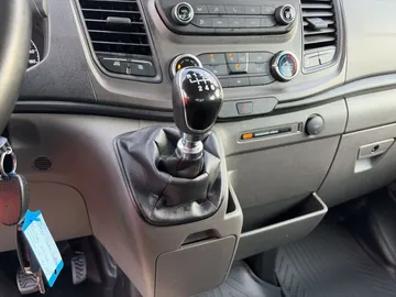 Car image 24