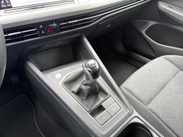 Car image 28